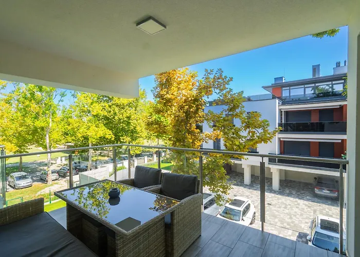 Apartment Sunshine Blue Zamardi